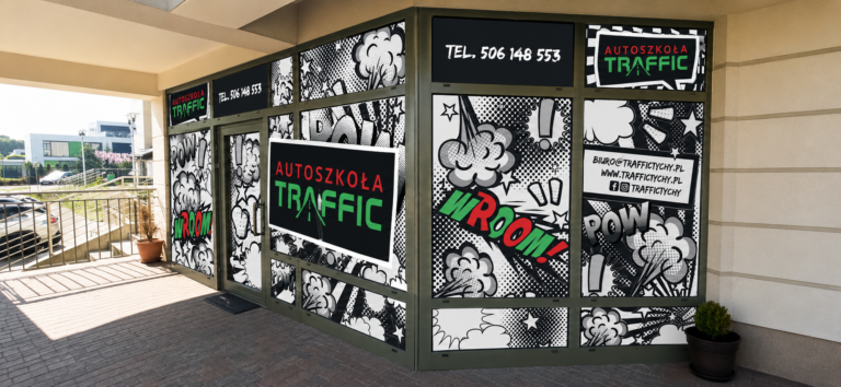 Kompleksowo oklejony salon Autoszkoły Traffic grafiką w stylu komiksowym