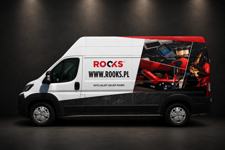 Biały samochód dostawczy ROOKS z reklamą narzędzi i wyposażenia warsztatowego