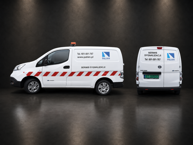 Biały Nissan e-NV200 oznakowany dla serwisu sygnalizacji Palian