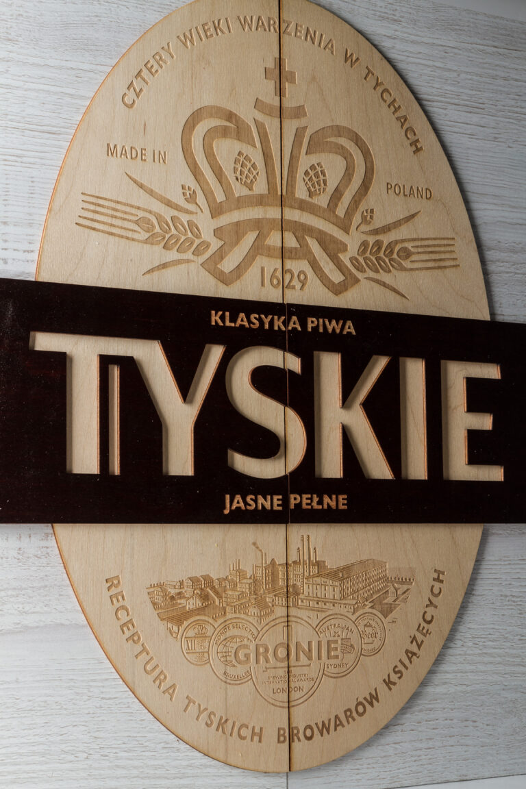 Tablica Tyskie grawerowana w drewnie